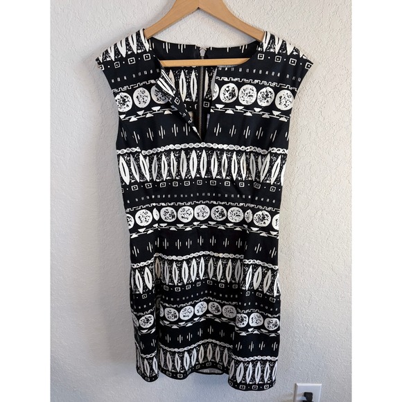 Veronica Beard Dresses & Skirts - VERONICA BEARD Black White Geometric Print V Neck Sleeveless  Dress‎ Size 10